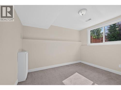 2220 Thacker Drive, West Kelowna, BC - Indoor Photo Showing Kitchen
