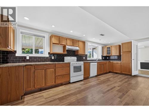 suite kitchen - 2220 Thacker Drive, West Kelowna, BC - Indoor Photo Showing Kitchen