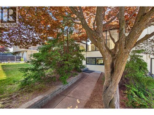 2220 Thacker Drive, West Kelowna, BC - Outdoor