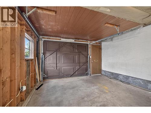 2220 Thacker Drive, West Kelowna, BC - Indoor Photo Showing Garage
