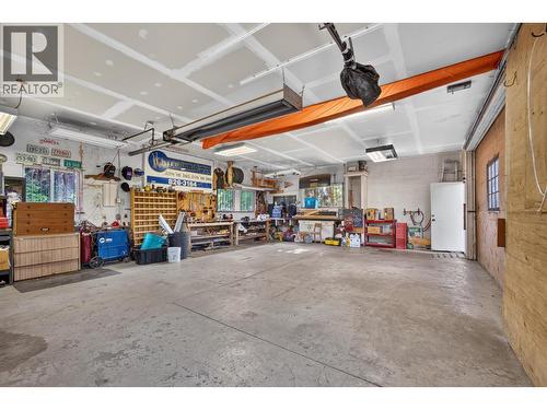 2220 Thacker Drive, West Kelowna, BC - Indoor Photo Showing Garage