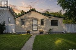 1728 2nd AVENUE N  Saskatoon, SK S7K 2G5