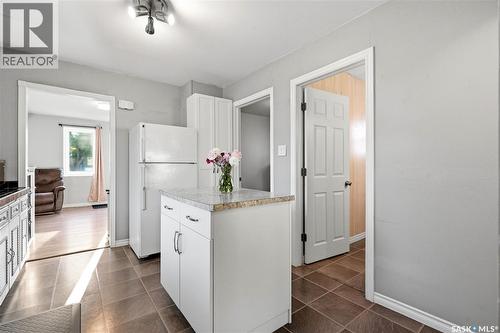 1728 2Nd Avenue N, Saskatoon, SK - Indoor Photo Showing Kitchen