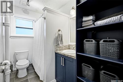 1728 2Nd Avenue N, Saskatoon, SK - Indoor Photo Showing Bathroom
