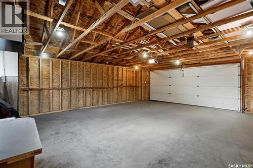 1728 2Nd Avenue N, Saskatoon, SK - Indoor Photo Showing Garage