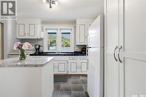 1728 2Nd Avenue N, Saskatoon, SK - Indoor Photo Showing Kitchen With Upgraded Kitchen