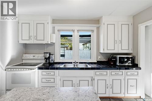 1728 2Nd Avenue N, Saskatoon, SK - Indoor Photo Showing Kitchen With Double Sink