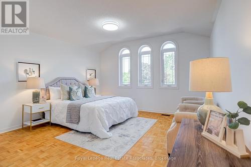 5453 Middleport Crescent, Mississauga, ON - Indoor Photo Showing Bedroom