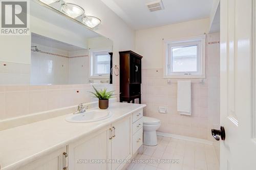 5453 Middleport Crescent, Mississauga, ON - Indoor Photo Showing Bathroom