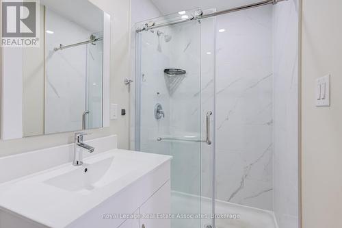 5453 Middleport Crescent, Mississauga, ON - Indoor Photo Showing Bathroom
