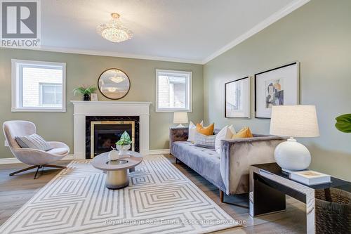 5453 Middleport Crescent, Mississauga, ON - Indoor Photo Showing Living Room With Fireplace