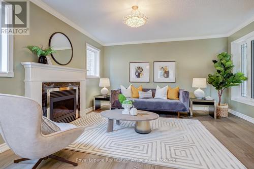 5453 Middleport Crescent, Mississauga, ON - Indoor Photo Showing Living Room With Fireplace