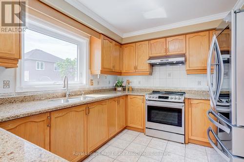 5453 Middleport Crescent, Mississauga, ON - Indoor Photo Showing Kitchen With Double Sink