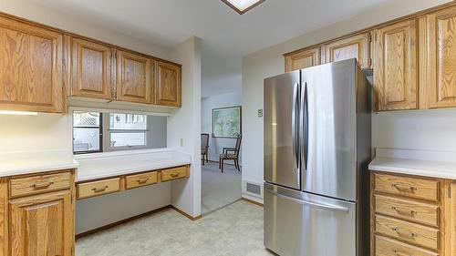 2434 Rhondda Crescent, Kelowna, BC - Indoor Photo Showing Kitchen