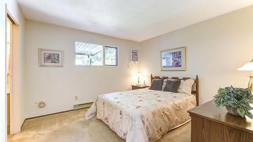 2434 Rhondda Crescent, Kelowna, BC - Indoor Photo Showing Bedroom