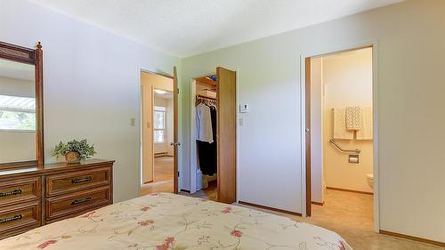 2434 Rhondda Crescent, Kelowna, BC - Indoor Photo Showing Bedroom