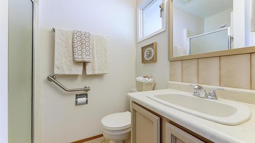 2434 Rhondda Crescent, Kelowna, BC - Indoor Photo Showing Bathroom