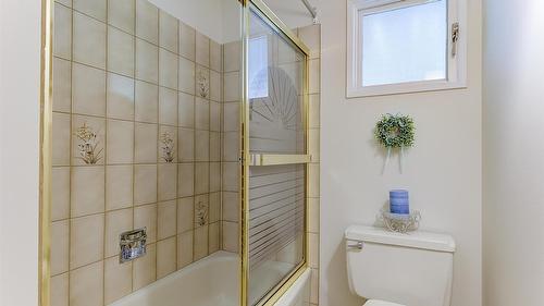 2434 Rhondda Crescent, Kelowna, BC - Indoor Photo Showing Bathroom