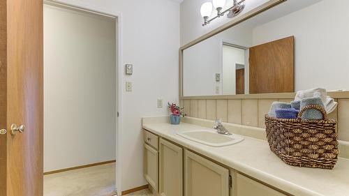 2434 Rhondda Crescent, Kelowna, BC - Indoor Photo Showing Bathroom