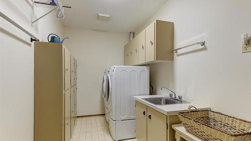 2434 Rhondda Crescent, Kelowna, BC - Indoor Photo Showing Laundry Room