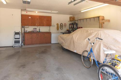 2434 Rhondda Crescent, Kelowna, BC - Indoor Photo Showing Garage