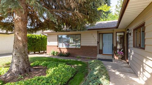 2434 Rhondda Crescent, Kelowna, BC - Outdoor