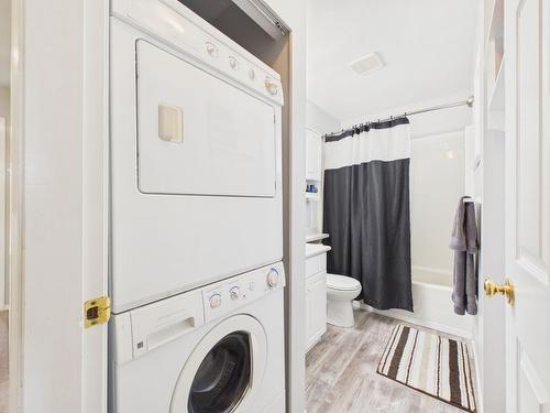 209-1004 23Rd Avenue, Cranbrook, BC - Indoor Photo Showing Laundry Room