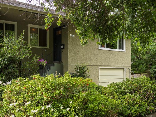 1607 Chandler Ave  Victoria, BC V8S 1N7