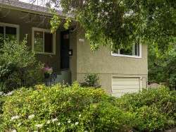 1607 Chandler Ave Victoria, BC V8S 1N7