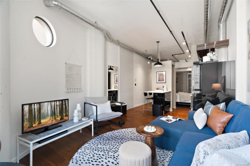 #511-1029 View St, Victoria, BC - Indoor Photo Showing Living Room
