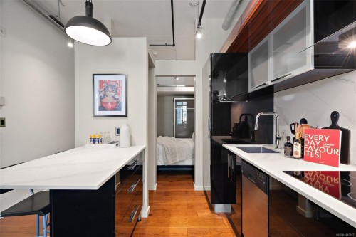 #511-1029 View St, Victoria, BC - Indoor Photo Showing Kitchen