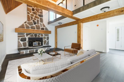 Salon - 821 Av. De La Rochelle, Alma, QC - Indoor With Fireplace