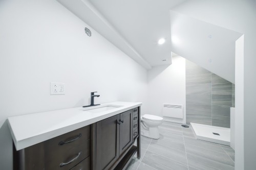 Salle de bains - 821 Av. De La Rochelle, Alma, QC - Indoor Photo Showing Bathroom