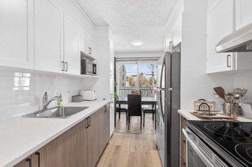 Dwelling - 725 Rue De Boucherville, Drummondville, QC - Indoor Photo Showing Kitchen
