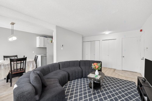 Dwelling - 725 Rue De Boucherville, Drummondville, QC - Indoor Photo Showing Living Room