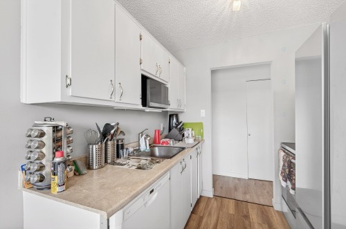 Dwelling - 745 Rue De Boucherville, Drummondville, QC - Indoor Photo Showing Kitchen