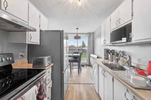 Dwelling - 745 Rue De Boucherville, Drummondville, QC - Indoor Photo Showing Kitchen