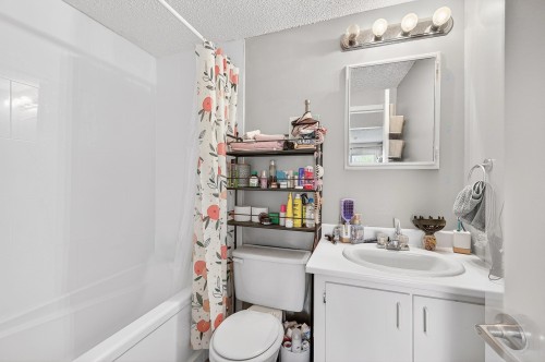 Dwelling - 745 Rue De Boucherville, Drummondville, QC - Indoor Photo Showing Bathroom