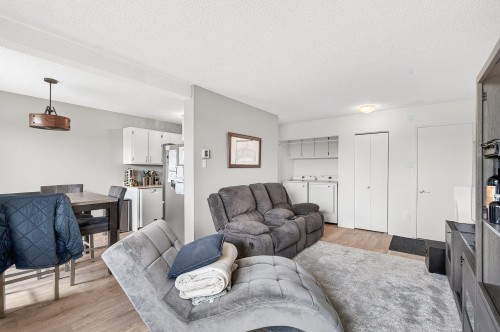 Dwelling - 745 Rue De Boucherville, Drummondville, QC - Indoor Photo Showing Living Room