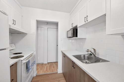 Dwelling - 735 Rue De Boucherville, Drummondville, QC - Indoor Photo Showing Kitchen