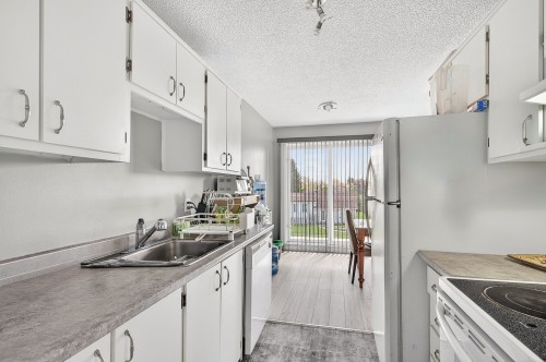 Dwelling - 735 Rue De Boucherville, Drummondville, QC - Indoor Photo Showing Kitchen