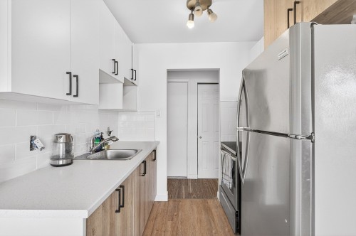 Dwelling - 755 Rue De Boucherville, Drummondville, QC - Indoor Photo Showing Kitchen With Upgraded Kitchen