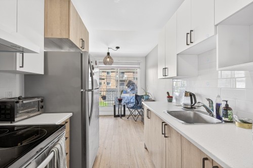 Dwelling - 755 Rue De Boucherville, Drummondville, QC - Indoor Photo Showing Kitchen