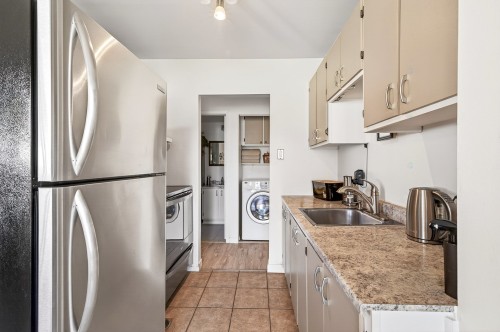 Dwelling - 755 Rue De Boucherville, Drummondville, QC - Indoor Photo Showing Kitchen