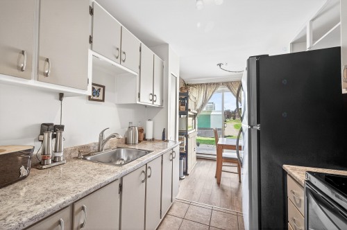 Dwelling - 755 Rue De Boucherville, Drummondville, QC - Indoor Photo Showing Kitchen With Upgraded Kitchen