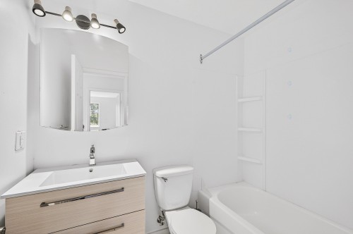 Dwelling - 755 Rue De Boucherville, Drummondville, QC - Indoor Photo Showing Bathroom