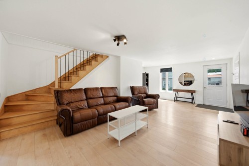 Living Room - 247 Rue Versailles, Roxton Falls, QC - Indoor Photo Showing Living Room