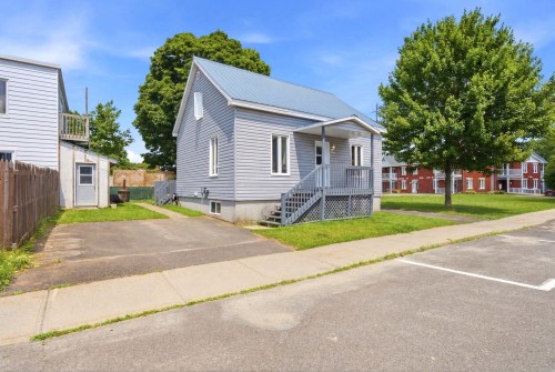 Front of Structure - 247 Rue Versailles, Roxton Falls, QC - Outdoor