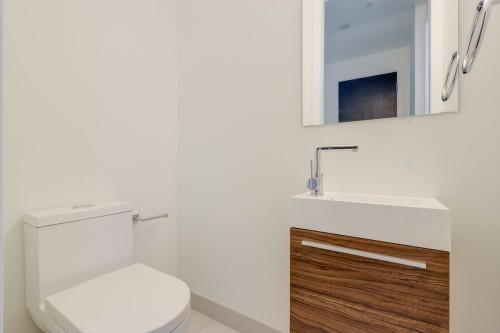 Powder room - Ph3802-1155 Rue De La Montagne, Montréal (Ville-Marie), QC - Indoor Photo Showing Bathroom