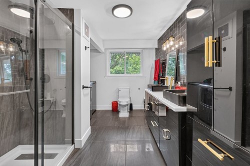 Bathroom - 181 Rue Principale, Brownsburg-Chatham, QC - Indoor